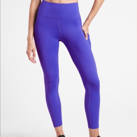Athleta Pants - Blue 3/4 length Athleta leggings 🤍